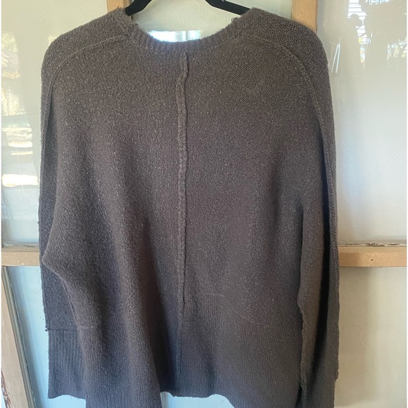 Cozy cardigan with cool "seams" and flattering design! See pic for more details! - Picture 3 of 8